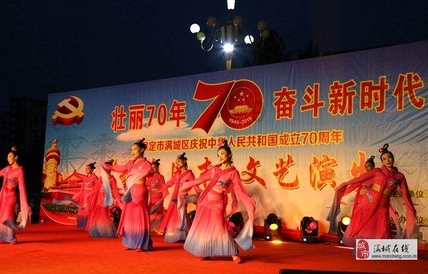 台湾网友称范玮琪陈建州要离婚了，女方晒单人照，男方狂秀恩爱